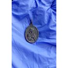 Литой католический медальон.