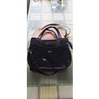 Небольшая женская сумочка с плечевым ремнем