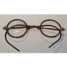 Пенсне без одного стекла