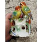 Красивая фарфоровая статуэтка,попугаи,с рубля
