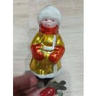 Елочные игрушки, стекло, мальчик в больших рукавицах, ребенок