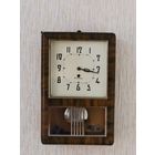 Часы  настенные Янтарь.  На ходу.