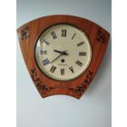 Настенные часы "Янтарь".На ходу. Редкая форма корпуса.(По почте не высылаю !!!)