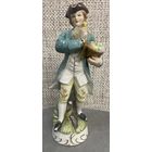 Винтажная фарфоровая статуэтка Кавалер Sаxony Германская. Высота 22 см.