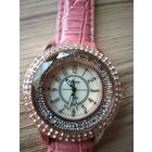 Часы кварцевые, розовые, новые со стразами