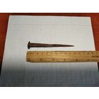 Антикварный кованый гвоздь-1