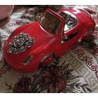 Красивая статуэтка машина.