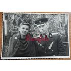 Майор бронетанковые войска с наградами с девушкой