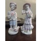 Фарфоровые статуэтки пара Мальчик и девочка с голубями 20 см. разумный торг