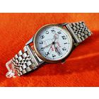 Кварцевые часы с надписью на циферблате "1944 - 1994", с браслетом. Торг есть.