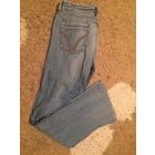 Мужские джинсы размер W29 L34, отличное состояние. Небольшой клеш снизу. Замеры: ПОталии 41 см, ПОбедер 52-58 см, длина 100 см, ПО по низу 23 см.