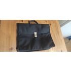 Сумка для документов pierre balmain мужская или унисекс. Цвет черный, размер 37 на 29 см. Б/у, была в использовании, в общем состояние нормальное