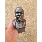 Бюст В. И. Ленина