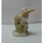 Статуэтка фарфоровая "Заяц с морковкой" 60-е годы СССР  (Городница). Высота 6.5 см. Редкая!