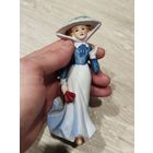 Фарфоровая статуэтка ГДР,дама в шляпе,бисквит,с рубля