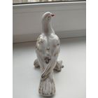 Фарфоровая статуэтка голубя