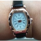 Часы кварцевые, новые, золотистые с черным ремешком