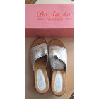 Шлёпки бежевые, новые, на р.39 маломерки (длина 25.5см)