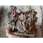 Красивая фарфоровая статуэтка,ГДР,свидание в саду,дефекты на двух селениях листиках,не критично.с рубля