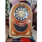 НАСТЕННЫЕ ЧАСЫ ФОРМА УЛЫБКА  ЯНТАРЬ С БОЕМ  НА ХОДУ СТАРТ С 1 РУБЛЯ АУКЦИОН ВСЕГО 5 ДНЕЙ