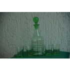 Графин  из зеленого стекла + 4 стопки   все целое