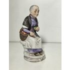 Бабушка с корзиной яблок. Бисквит. Европа