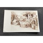 Фотооткрытка 1 Мировая война / На позициях отдых вино и карты / офицеры униформа