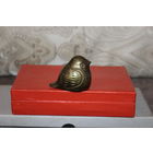 Латунная фигурка "Воробей", высота 4.5 см.