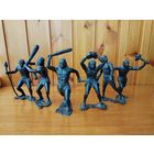 Фигурки древних людей.