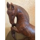 Деревянная фигура лошади. Конь