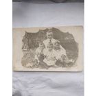 Фотография старинная Дед и внуки.