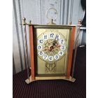 Часы настольные (каминные) кварцевые Янтарь. 80-е г. Отличное состояние.