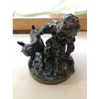 Скульптура ДЕВОЧКА С КОЗЛЕНКОМ клеймо чугун 9см