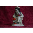 Статуэтка фарфоровая " Маленькая хозяйка "  ДЗ  Дулево  60 г    ( ЦЕЛАЯ )