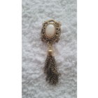 Винтажная брошь (накладка на пуговицу) в стиле викторианского возрождения (Victorian Revival)