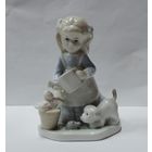 Статуэтка фарфоровая "Девочка с лейкой" 80-е годы Европа. Высота 9.5 см.