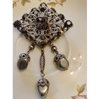 Брошь с подвесками