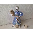 Фарфоровая статуэтка, Казак с бочонком, штоф 27,6 см