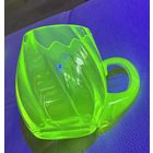 Кружка из уранового стекла . Производство Чехия