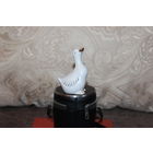 Фарфоровая статуэтка "Гусь", высота 8.5 см., клеймо, без сколов и трещин.