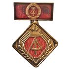 Знак "Ударник социалистического труда в искусстве ГДР"