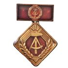 Знак "Ударник социалистического труда в искусстве ГДР"