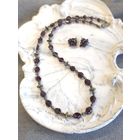 КОмплект бижутерии колье-бусы + серьги-гвоздики, винтажный гранат в латуни (Чехия)