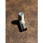 Переходник штекер ТВ-гнездо F угловой