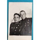 Фото двух военных с наградами. 1950 г. 9х14.5 см.
