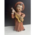 Статуэтка фаянс гитаристка девушка с гитарой