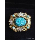 Брошь резное пекинское стекло