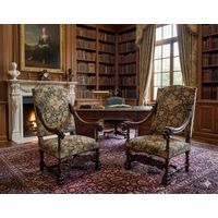 Пара кресел из натурального резного дерева в стиле Людовика XIII