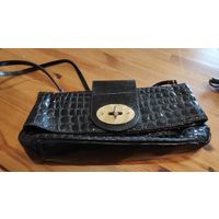 Сумка-клатч Маттиоли лаковая, черная. Б/у. Состояние хорошее. Размер в сложенном виде 33*15 см, в разложенном состоянии 33*25 см. Длина ручки 85 см.