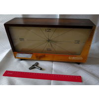 Часы механические с боем, СССР... 70-ые годы, "Весна". Бой - час и полчаса. Деревянный корпус. В рабочем и в хорошем состоянии...